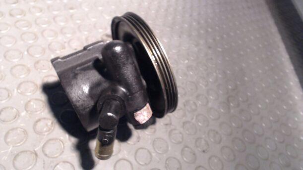 Foto: LENKGETRIEBEPUMPE eines Fiat Brava 1.6 16V Comfort