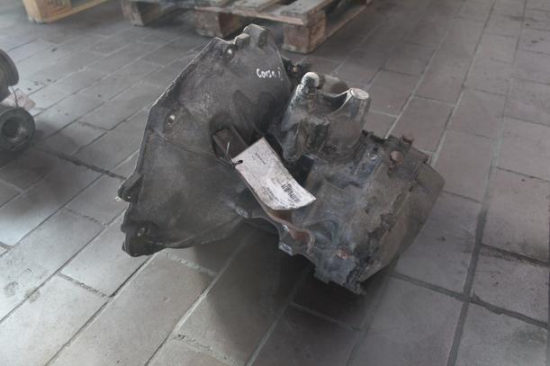Foto: SCHALTGETRIEBE 5-GANG eines Opel Corsa TD Comfort