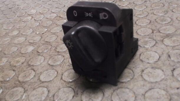 Foto: LICHTSCHALTER eines Opel Omega GRI