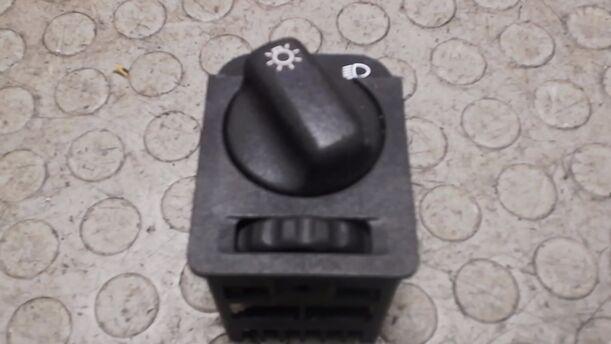 Foto: LICHTSCHALTER eines Opel Omega