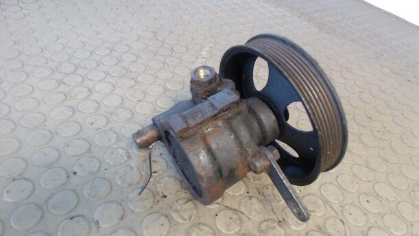 Foto: LENKGETRIEBEPUMPE eines Opel Astra Caravan