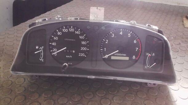 Foto: TACHOEINHEIT eines Toyota Corolla 1.4