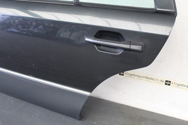 Foto: TÜR HINTEN LINKS eines Mercedes-Benz E 280 T