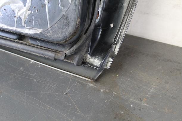 Foto: TÜR HINTEN LINKS eines Mercedes-Benz E 280 T