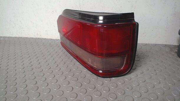 Foto: HECKLEUCHTE/ RÜCKLEUCHTE RECHTS ( 2/3 TÜRER ) eines Mazda 323 1.6i GLX