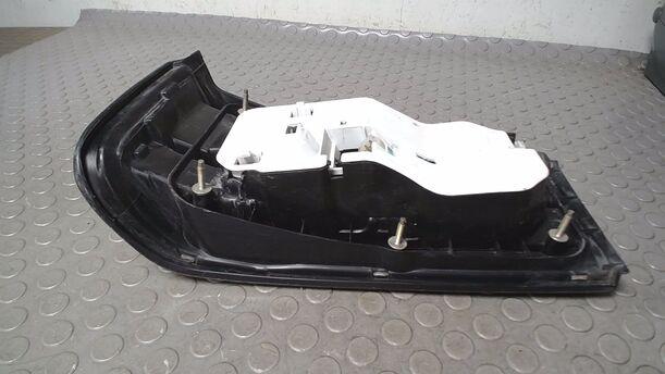 Foto: HECKLEUCHTE/ RÜCKLEUCHTE RECHTS ( 2/3 TÜRER ) eines Mazda 323 1.6i GLX