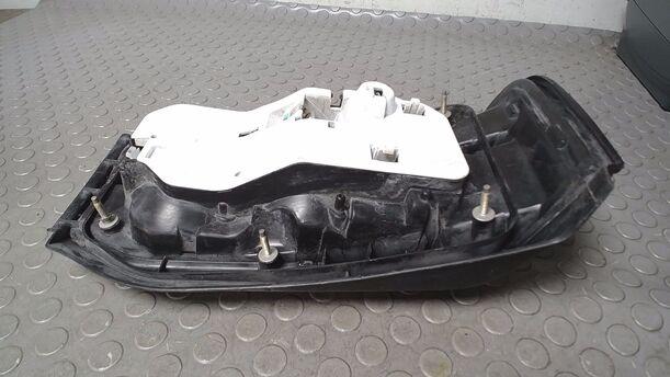 Foto: HECKLEUCHTE/ RÜCKLEUCHTE RECHTS ( 2/3 TÜRER ) eines Mazda 323 1.6i GLX