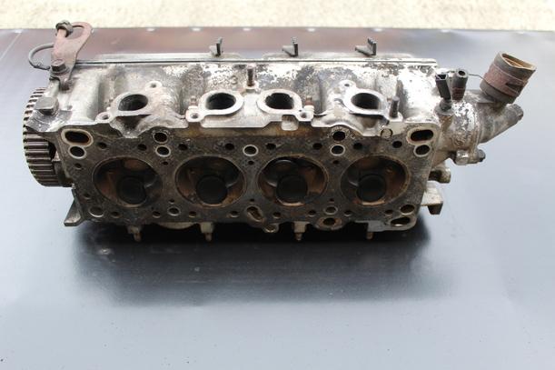Foto: ZYLINDERKOPF eines Mazda 323 1.4i SLX