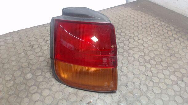Foto: HECKLEUCHTE / RÜCKLEUCHTE OBEN LINKS eines Mitsubishi Space Runner 1800 LX