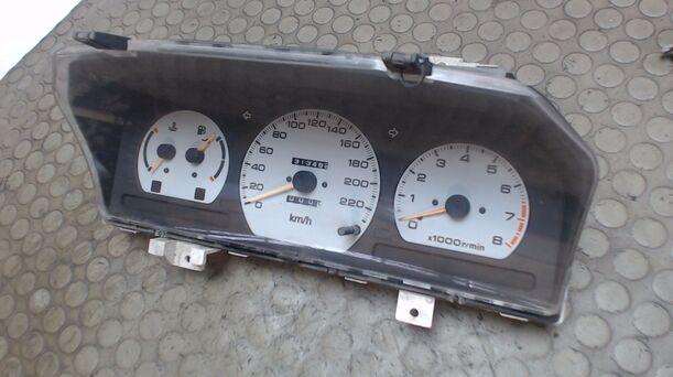 Foto: TACHOEINHEIT eines Mitsubishi Space Runner 1800 LX