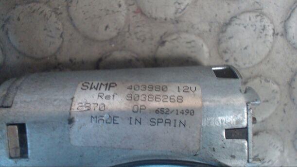 Foto: SCHEIBENWISCHERMOTOR HINTEN eines Opel Corsa 16V