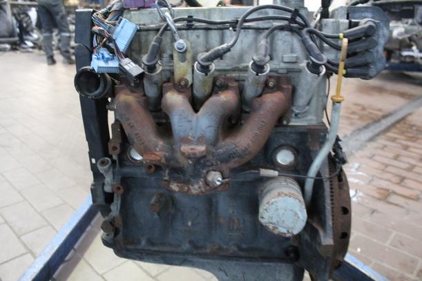 Foto: MOTOR X12SZ (30000 km) eines Opel Corsa Motion