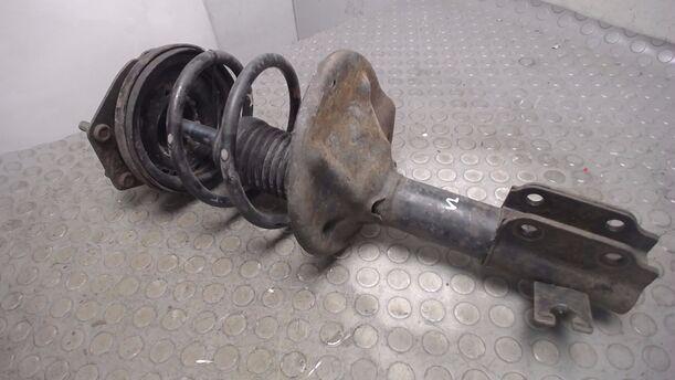 Foto: FEDERBEIN VORN LINKS eines Mazda 323 F 1.6i 16V