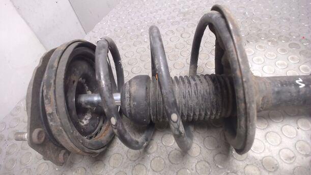 Foto: FEDERBEIN VORN LINKS eines Mazda 323 F 1.6i 16V