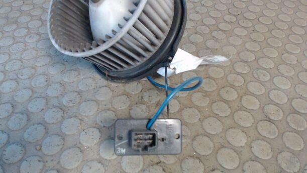 Foto: GEBLÄSEMOTOR / HEIZUNGSGEBLÄSE eines Mazda 323 F 1.6i 16V