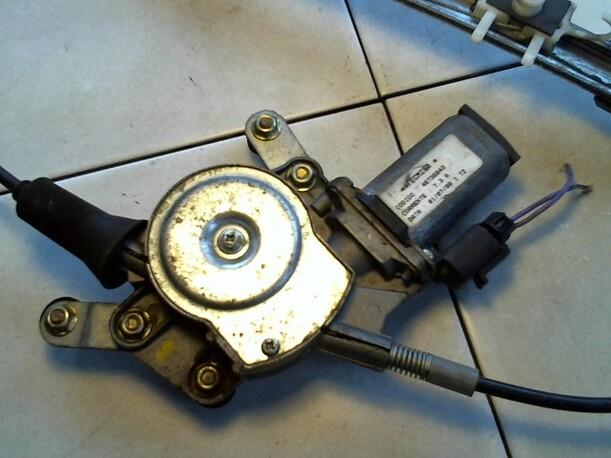 Foto: FENSTERHEBER ELEKTR. VORN LINKS eines Fiat Palio Weekend 75