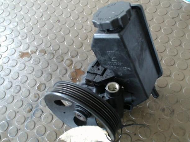 Foto: LENKGETRIEBEPUMPE eines Opel Vectra 1.6 LX
