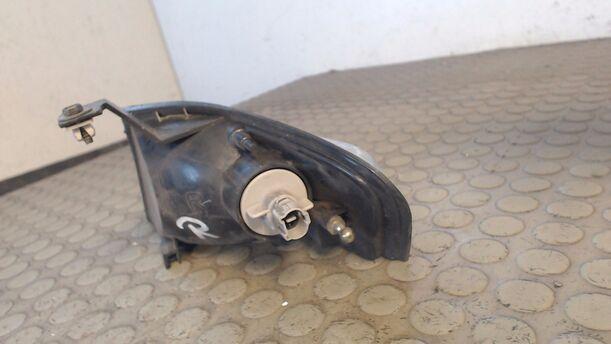 Foto: BLINKER VORN RECHTS eines Mazda 323 S 1.5 LX