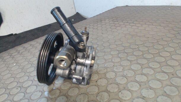 Foto: LENKGETRIEBEPUMPE / SERVOPUMPE eines Mazda 323 S 1.5 LX