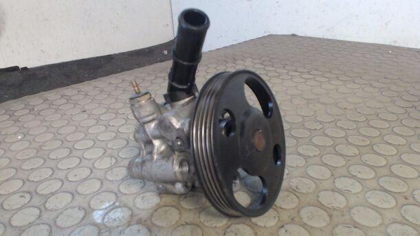 Foto: LENKGETRIEBEPUMPE / SERVOPUMPE eines Mazda 323 S 1.5 LX