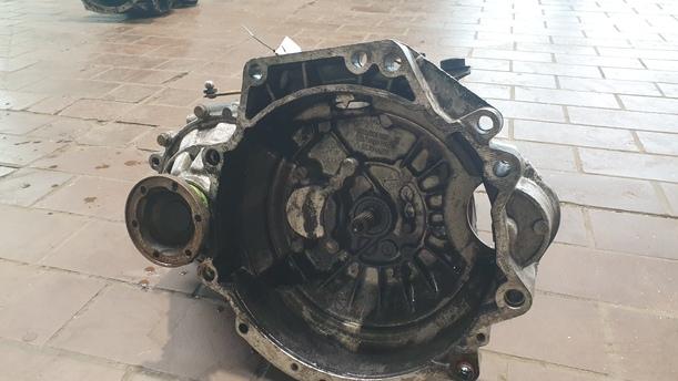 Foto: SCHALTGETRIEBE 5-GANG  CZA eines VW Golf 1.4 CL