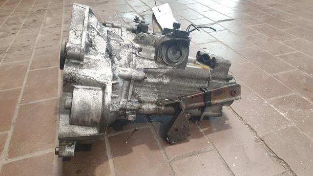 Foto: SCHALTGETRIEBE 5-GANG  CZA eines VW Golf 1.4 CL