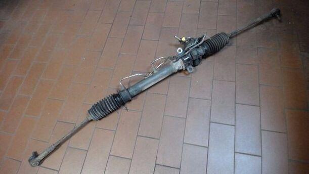 Foto: SERVOLENKUNG eines Nissan Almera 1.4 S