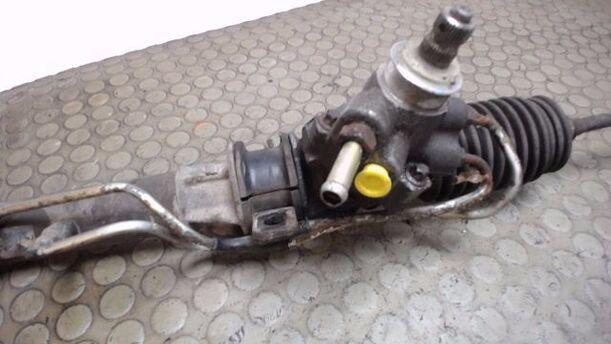 Foto: SERVOLENKUNG eines Nissan Almera 1.4 S