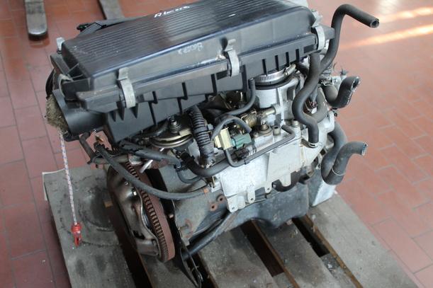 Foto: MOTOR eines Nissan Almera 1.4 S