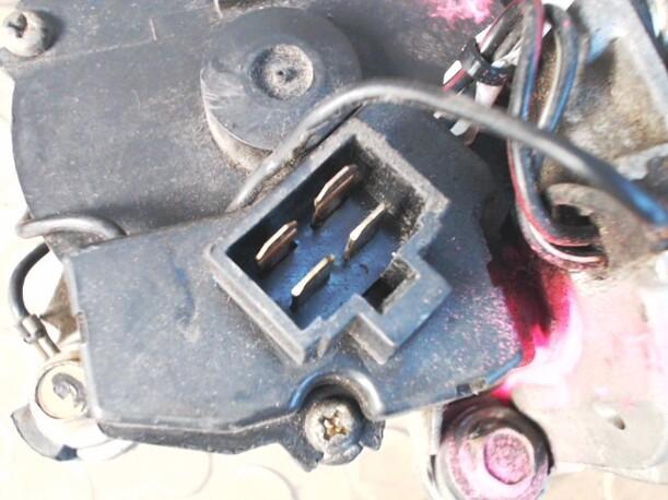 Foto: SCHEIBENWISCHERMOTOR VORNE eines Kia Shuma Start