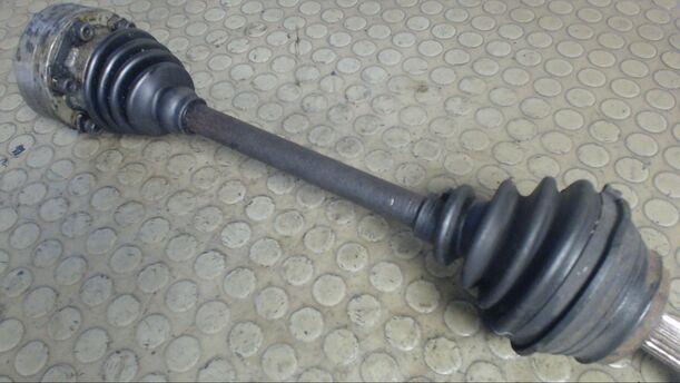 Foto: ANTRIEBSWELLE LINKS eines VW Passat Variant 2.0 Start