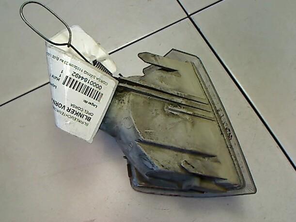 Foto: BLINKER VORN LINKS eines Opel Corsa Start