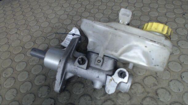 Foto: HAUPTBREMSZYLINDER eines VW Polo 50 Start