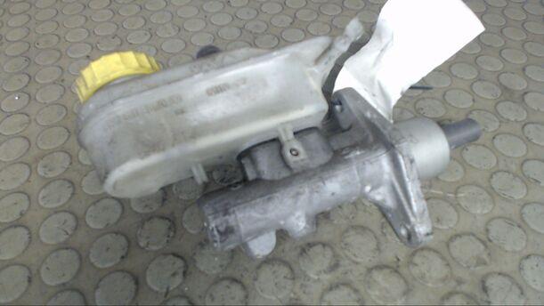 Foto: HAUPTBREMSZYLINDER eines VW Polo 50 Start
