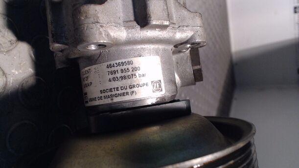 Foto: LENKGETRIEBEPUMPE / SERVOPUMPE eines Fiat Marea 1.8 16V Weekend Start