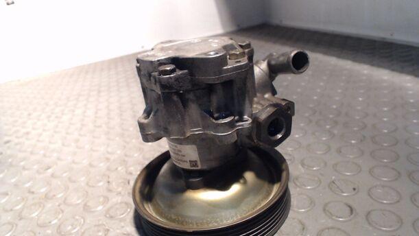 Foto: LENKGETRIEBEPUMPE / SERVOPUMPE eines Fiat Marea 1.8 16V Weekend Start