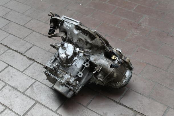 Foto: SCHALTGETRIEBE 5-GANG eines Daewoo Espero 1.5 Start