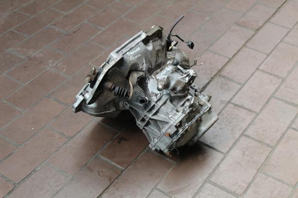 Foto: SCHALTGETRIEBE 5-GANG eines Daewoo Espero 1.5 Start