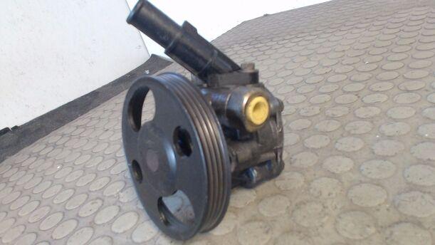 Foto: SERVOPUMPE / LENKGETRIEBEPUMPE eines Mazda 323 F 1.5 Start