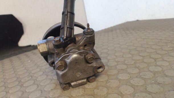 Foto: SERVOPUMPE / LENKGETRIEBEPUMPE eines Mazda 323 F 1.5 Start