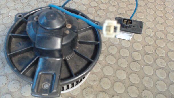 Foto: GEBLÄSEMOTOR / HEIZUNGSGEBLÄSE eines Mazda 323 F 1.9i 16V Start