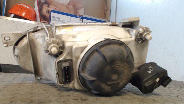 Foto: SCHEINWERFER RECHTS eines VW Golf 1.4 Start