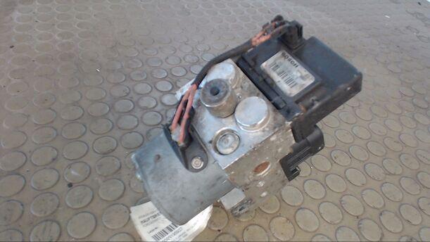 Foto: HAUPTBREMSAGGREGAT ABS eines Ford Mondeo Turnier 16V Start