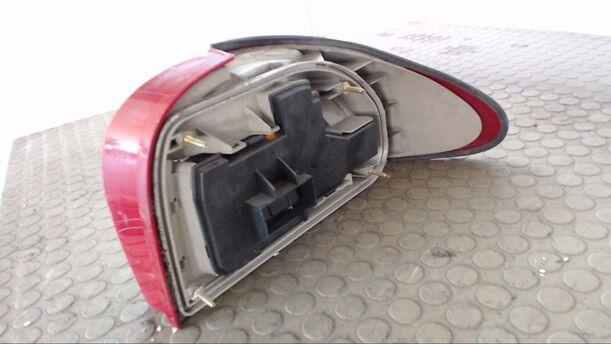 Foto: HECKLEUCHTE / RÜCKLICHT LINKS eines Ford Mondeo Flair