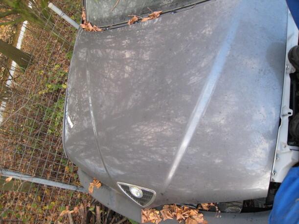 Foto: MOTORHAUBE eines Alfa Romeo 146 1.6 Twin Spark Flair