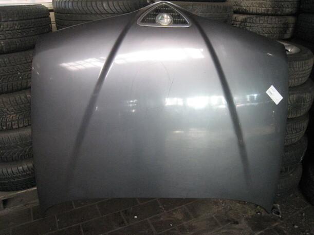Foto: MOTORHAUBE eines Alfa Romeo 146 1.6 Twin Spark Flair