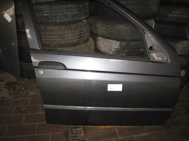 Foto: TÜR VORNE RECHTS (5-Türer) eines Alfa Romeo 146 1.6 Twin Spark Flair