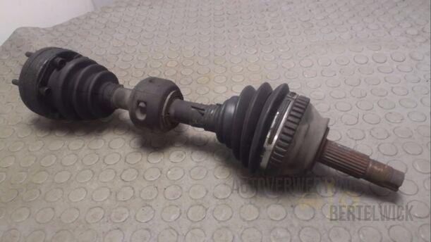 Foto: ANTRIEBSWELLE LINKS eines Alfa Romeo 146 1.6 Twin Spark Flair