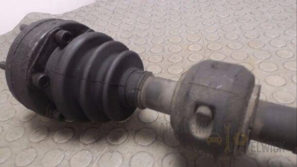 Foto: ANTRIEBSWELLE LINKS eines Alfa Romeo 146 1.6 Twin Spark Flair