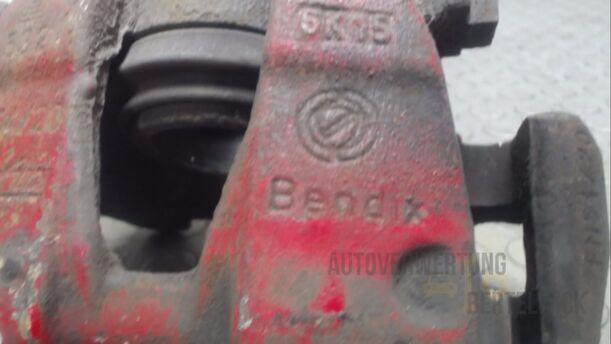 Foto: BREMSSATTEL  VORN RECHTS eines Alfa Romeo 146 1.6 Twin Spark Flair